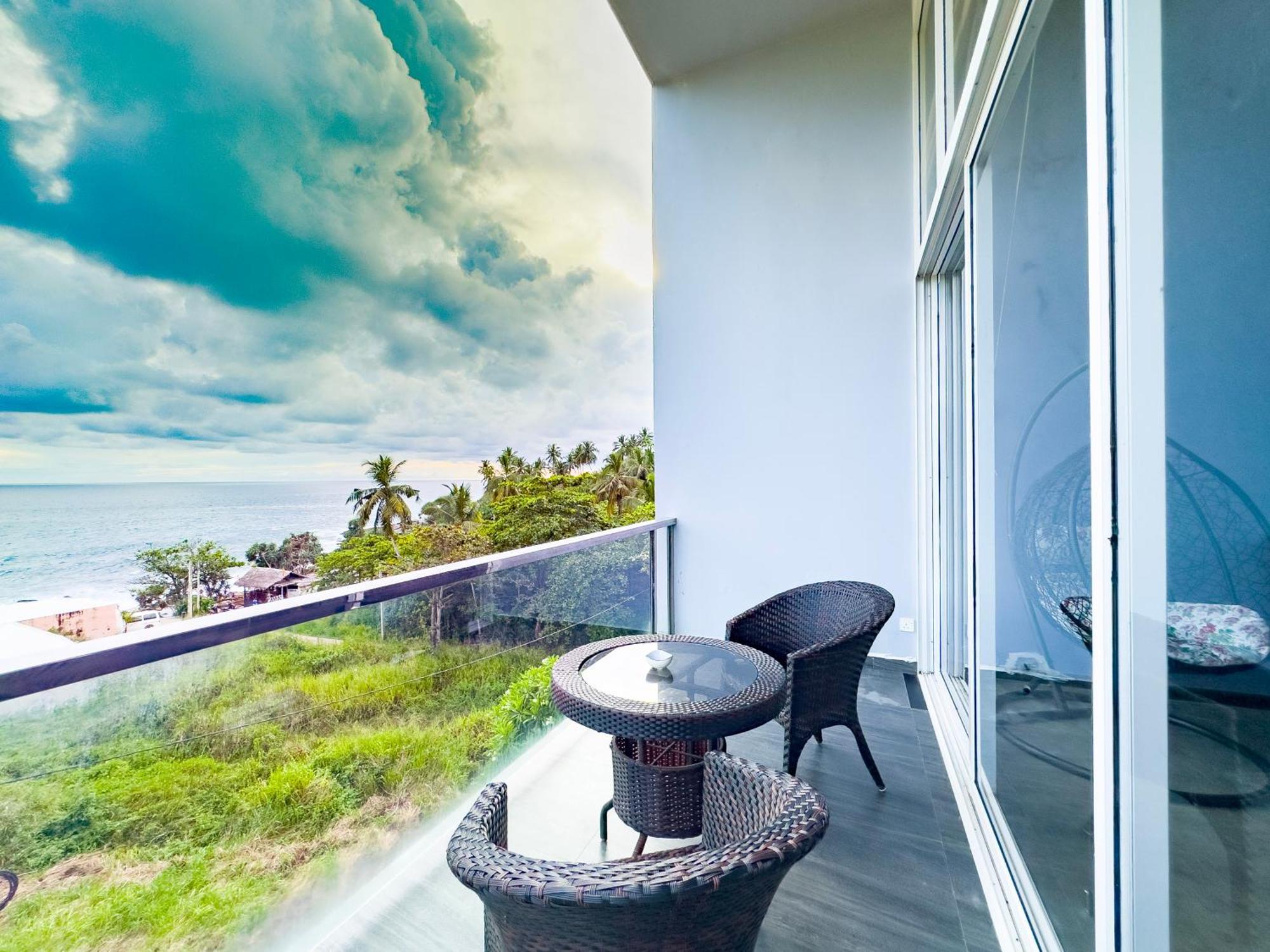 Mazarine Surf Suites Hiriketiya Dikwella Extérieur photo